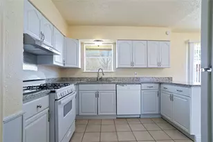 3718 Yellowstone St, Irving, TX 75062 - Photo 9