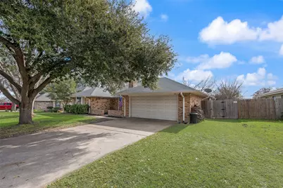 449 Meadowhill Drive, Benbrook, TX 76126 - Photo 3