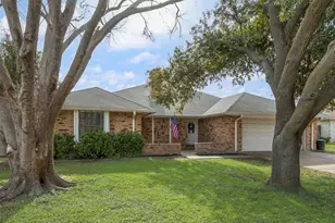 449 Meadowhill Dr, Benbrook, TX 76126 - Photo 1