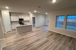 560 Marsh St, Cleburne, TX 76033 - Photo 7