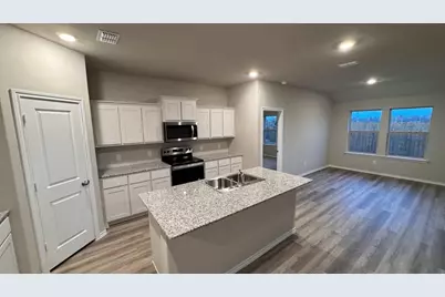 560 Marsh Street, Cleburne, TX 76033 - Photo 3