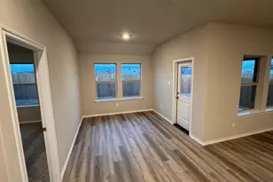 560 Marsh St, Cleburne, TX 76033 - Photo 5