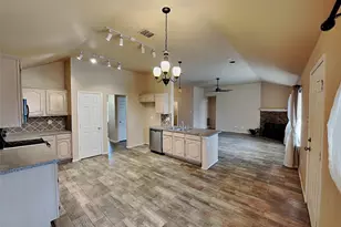 916 Silver Streak Dr, Saginaw, TX 76131 - Photo 5