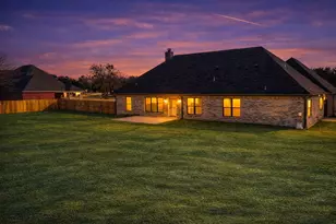 25 Pear Tree Ln, Collinsville, TX 76233 - Photo 3