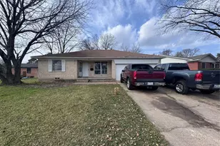 811 Manhattan Dr, Dallas, TX 75217 - Photo 1