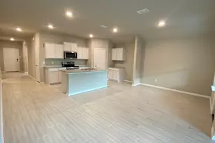 521 Marsh St, Cleburne, TX 76033 - Photo 5