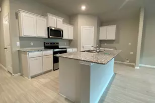 521 Marsh St, Cleburne, TX 76033 - Photo 3