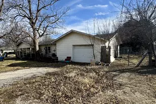 613 W Main St, Crowley, TX 76036 - Photo 23