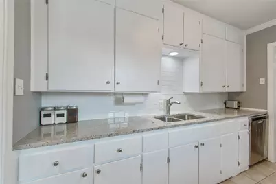 3909 Locke Avenue, Fort Worth, TX 76107 - Photo 13