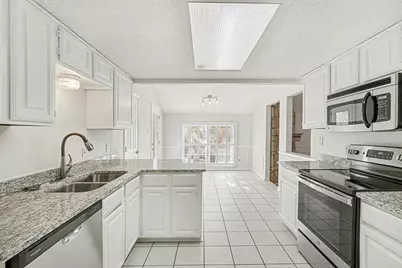 6721 Cherrytree Drive, Arlington, TX 76001 - Photo 7