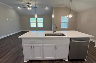 8101 Scott Ln, Greenville, TX 75402 - Photo 11