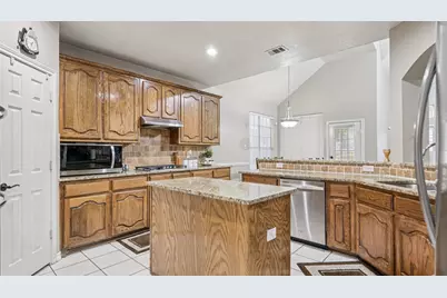 4703 Enchanted Bay Boulevard, Arlington, TX 76016 - Photo 13