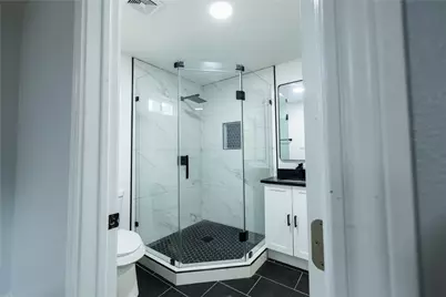 2526 Bethurum Avenue, Dallas, TX 75215 - Photo 9