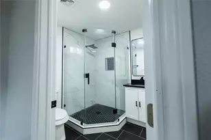 2526 Bethurum Ave, Dallas, TX 75215 - Photo 9