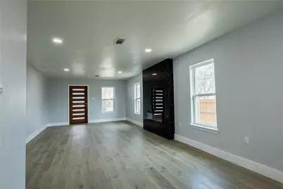 2526 Bethurum Avenue, Dallas, TX 75215 - Photo 3