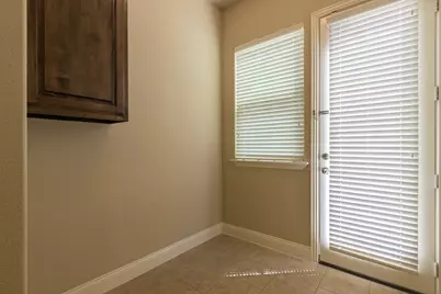 10552 Steinbeck Lane, Irving, TX 75063 - Photo 11