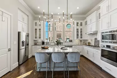 916 W Peach Street, Fort Worth, TX 76102 - Photo 3