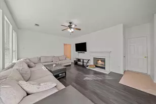 3948 Overlake Dr, Denton, TX 76210 - Photo 5