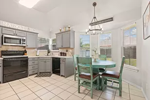 1404 Hyde Park Blvd, Cleburne, TX 76033 - Photo 9