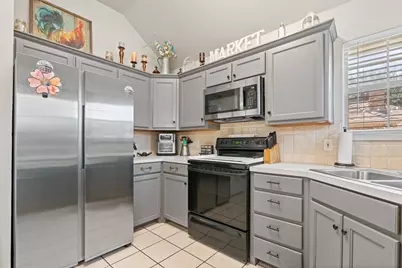 1404 Hyde Park Boulevard, Cleburne, TX 76033 - Photo 11