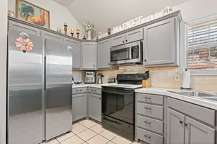 1404 Hyde Park Blvd, Cleburne, TX 76033 - Photo 11