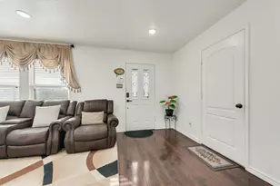 2012 Burnet Dr, Grand Prairie, TX 75052 - Photo 3