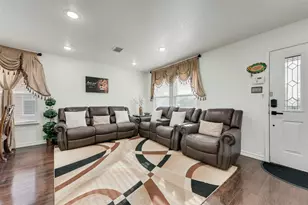 2012 Burnet Dr, Grand Prairie, TX 75052 - Photo 5