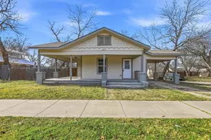 1615 N Oak Ave, Mineral Wells, TX 76067 - Photo 1