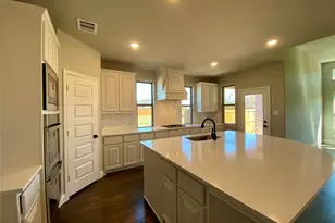 140 Kenilworth Ln, Greenville, TX 75401 - Photo 9