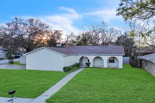 1432 Barron Ln, Fort Worth, TX 76112 - Photo 3