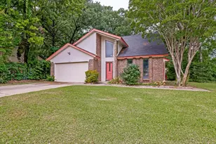 1311 Oak Timber Dr, Euless, TX 76039 - Photo 1