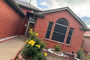 804 Stafford Station Dr, Saginaw, TX 76131 - Photo 3