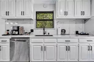 3402 S Glenbrook Dr, Garland, TX 75041 - Photo 9