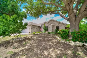 936 Silver Streak Dr, Saginaw, TX 76131 - Photo 3