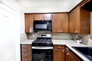 702 E Decatur St, Bowie, TX 76230 - Photo 15