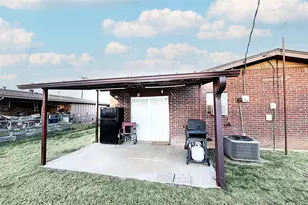 702 E Decatur St, Bowie, TX 76230 - Photo 29