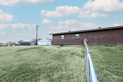 702 E Decatur Street, Bowie, TX 76230 - Photo 35