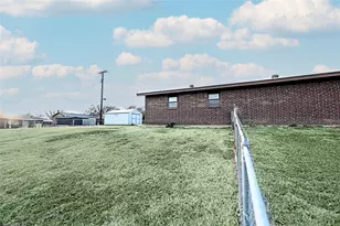 702 E Decatur St, Bowie, TX 76230 - Photo 35