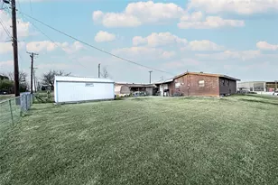 702 E Decatur St, Bowie, TX 76230 - Photo 33