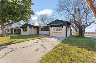 108 Hilltop Dr, Grandview, TX 76050 - Photo 3