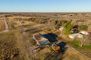 8103 County Rd 409, Grandview, TX 76050 - Photo 29