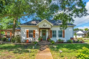 182 Douglas St, Van Alstyne, TX 75495 - Photo 1