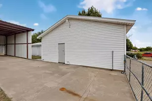 157 SE Tarrant Ave, Burleson, TX 76028 - Photo 35