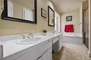 8117 Cherry Laurel Ln, Irving, TX 75063 - Photo 19