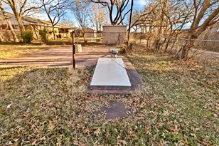 1207 Pebble St, Bowie, TX 76230 - Photo 15