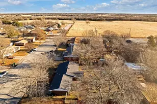 1207 Pebble St, Bowie, TX 76230 - Photo 21