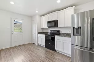 1321 Eagle Lake Dr, Azle, TX 76020 - Photo 7