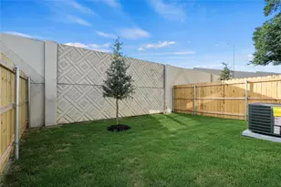 2219 Hooper St, Dallas, TX 75215 - Photo 21