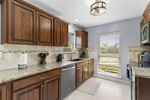 2113 Victoria Rd, Carrollton, TX 75007 - Photo 7