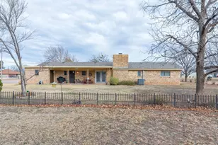 476 Scott St, Tye, TX 79563 - Photo 23